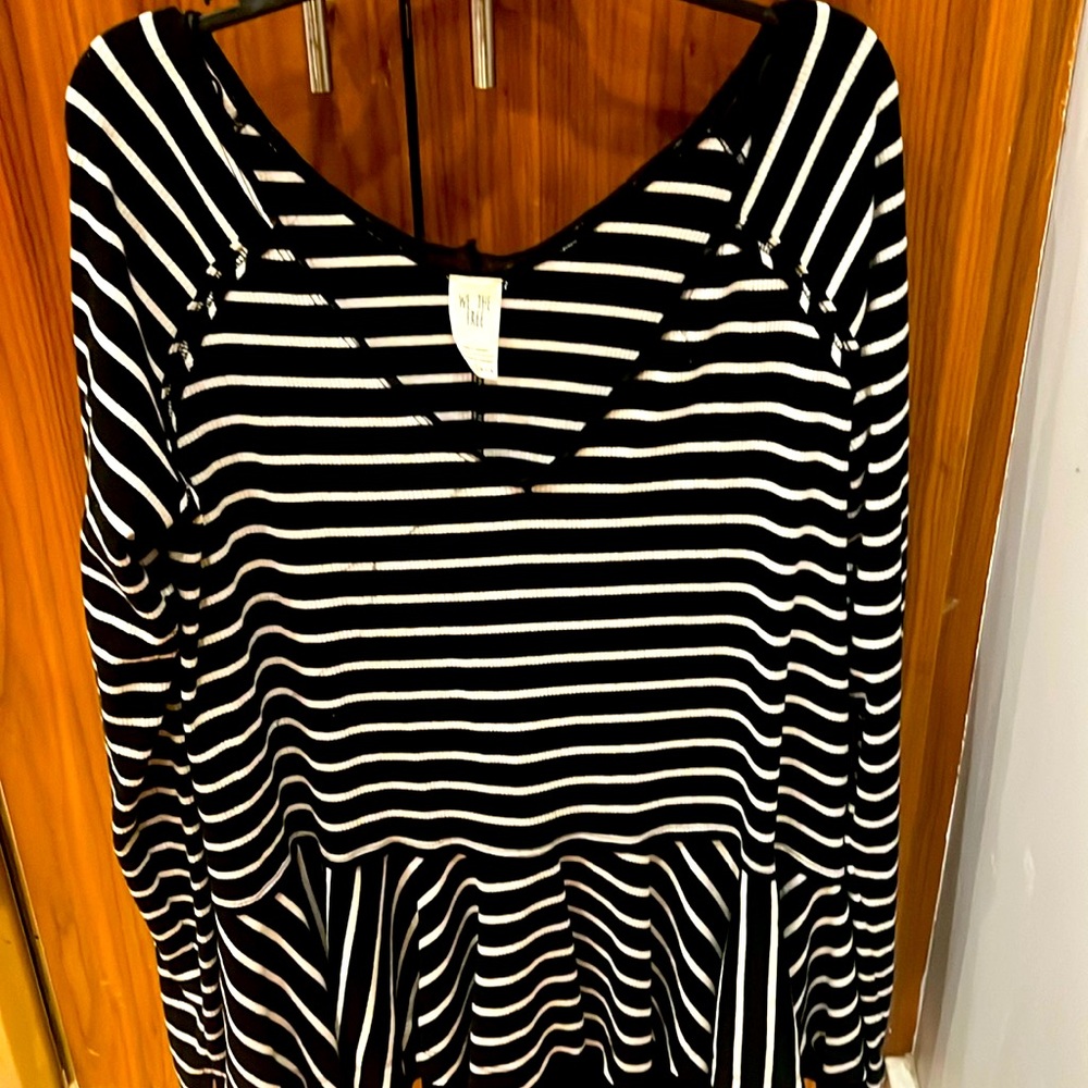 Stunning striped We The Free top with thumb holes and adorable style! NWT Sz S